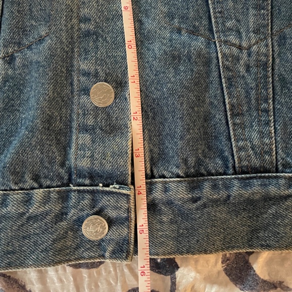 Jean jacket with black velvet sleeves, size Medium - Picture 5 of 5